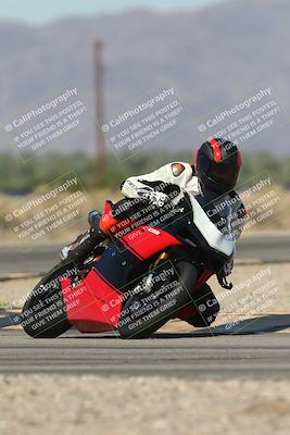 media/Oct-13-2025-Moto Forza (Mon) [[a66d839500]]/3-B Group/Session 3 (Turn 16)/